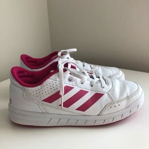 Girl’s Adidas tennis shoes